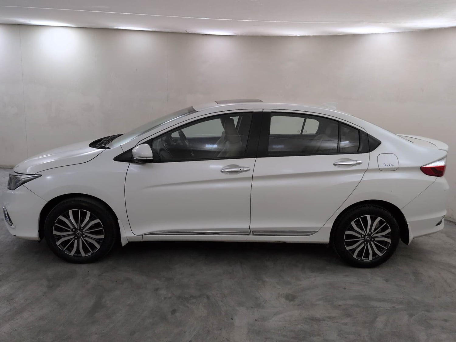 Used 2018 Honda City ZX CVT Petrol Petrol Automatic exterior LEFT SIDE VIEW