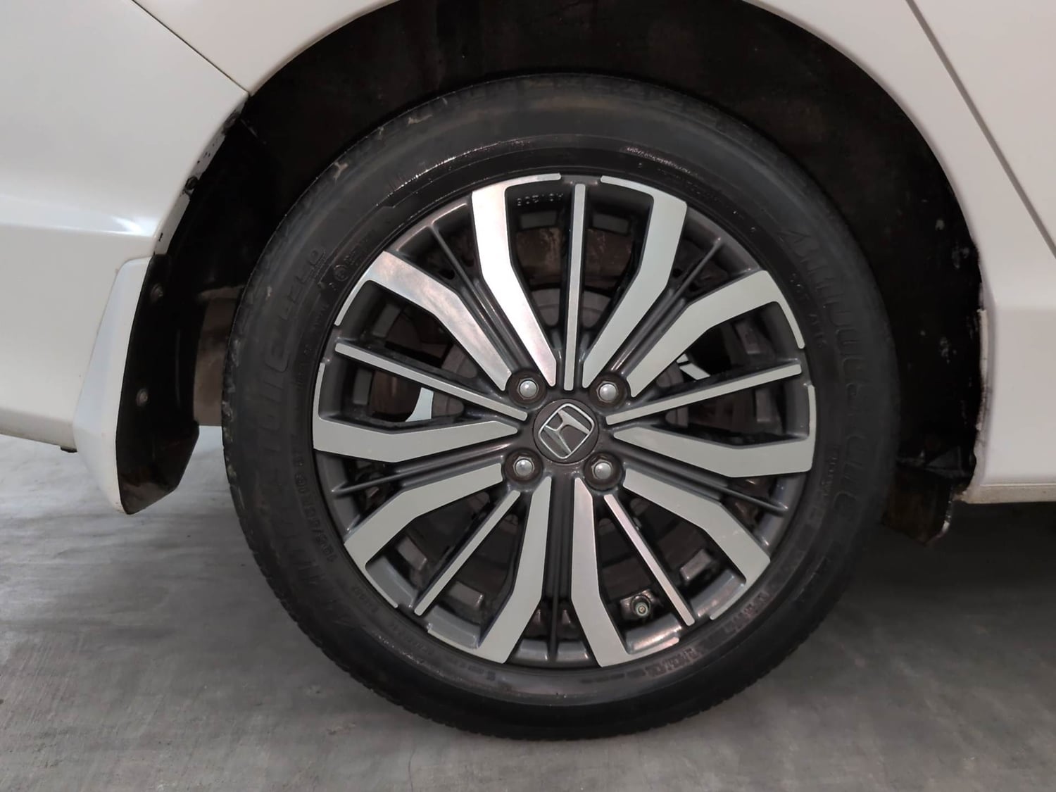 Used 2018 Honda City ZX CVT Petrol Petrol Automatic tyres RIGHT REAR TYRE RIM VIEW