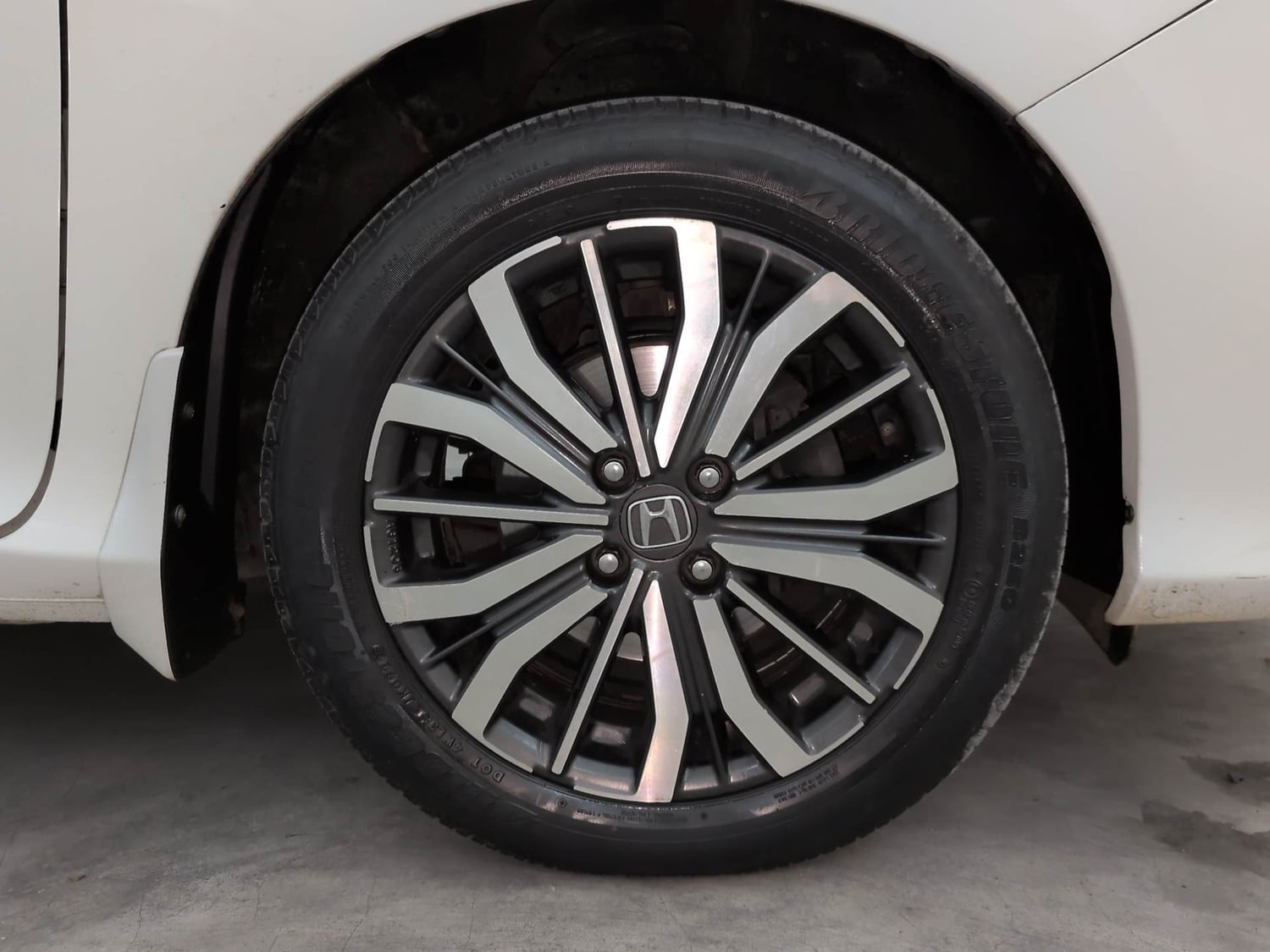 Used 2018 Honda City ZX CVT Petrol Petrol Automatic tyres RIGHT FRONT TYRE RIM VIEW