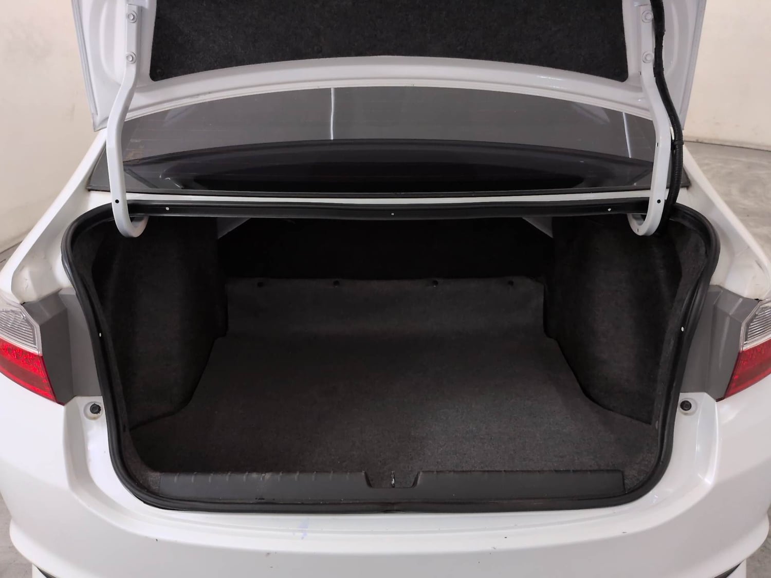 Used 2018 Honda City ZX CVT Petrol Petrol Automatic interior DICKY INSIDE VIEW