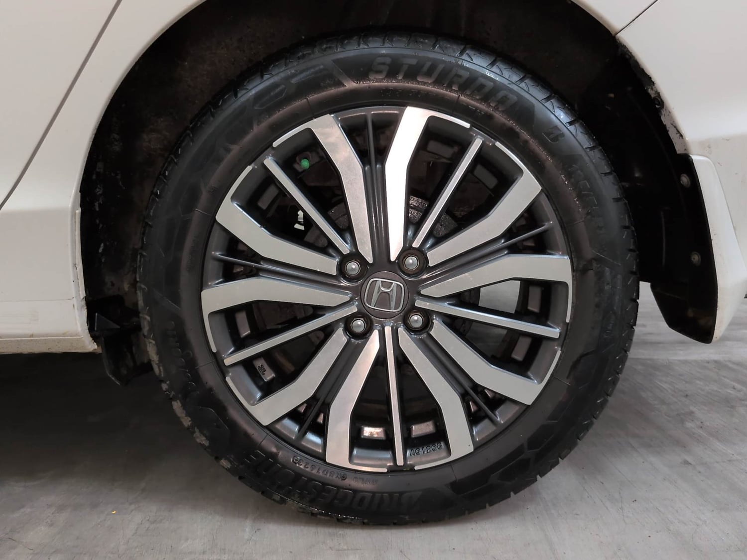 Used 2018 Honda City ZX CVT Petrol Petrol Automatic tyres LEFT REAR TYRE RIM VIEW