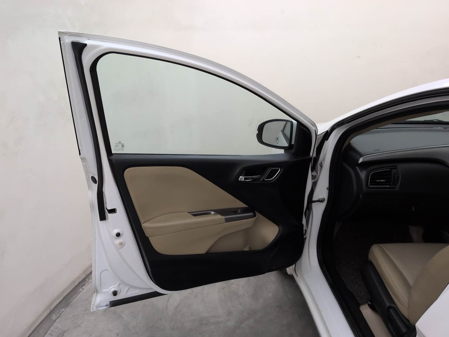 Used 2018 Honda City ZX CVT Petrol Petrol Automatic interior LEFT FRONT DOOR OPEN VIEW