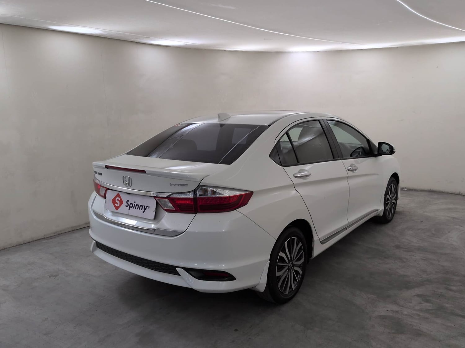 Used 2018 Honda City ZX CVT Petrol Petrol Automatic exterior RIGHT REAR CORNER VIEW