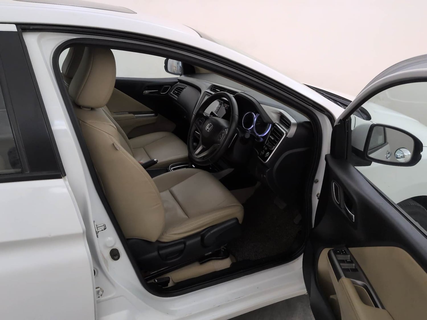 Used 2018 Honda City ZX CVT Petrol Petrol Automatic interior RIGHT SIDE FRONT DOOR CABIN VIEW