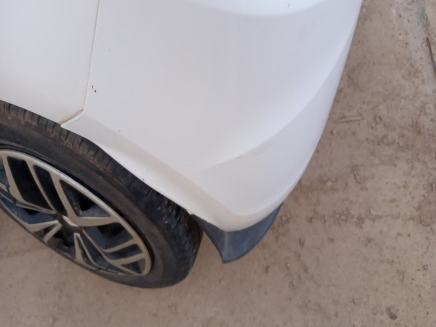 Used 2016 Ford Figo Trend 1.2 Ti-VCT Petrol Manual dents MINOR SCRATCH