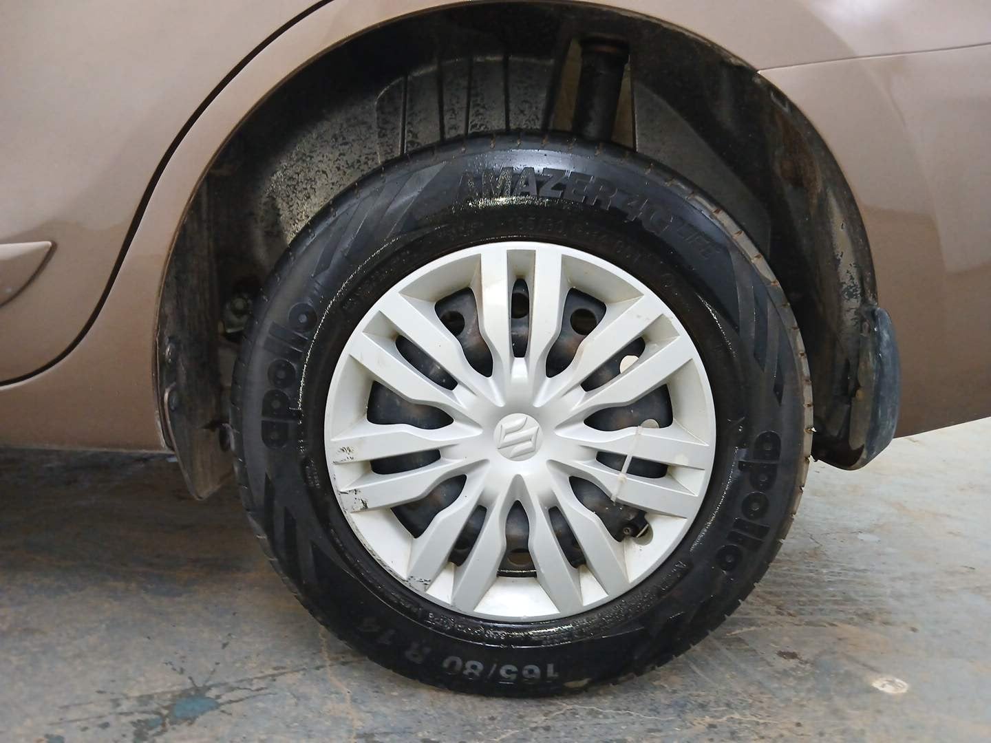 Used 2017 Maruti Suzuki Dzire VXi Petrol Manual tyres LEFT REAR TYRE RIM VIEW