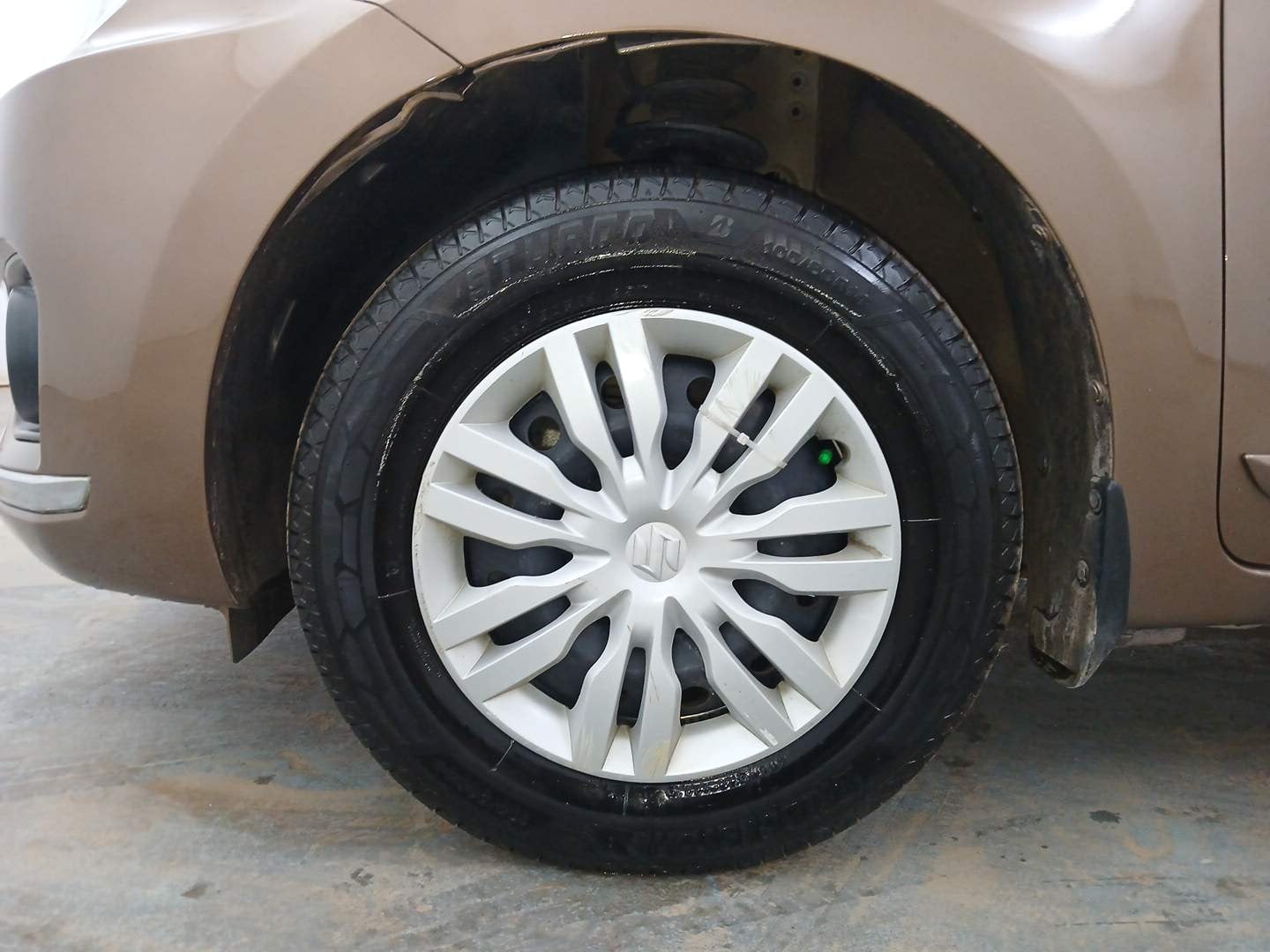 Used 2017 Maruti Suzuki Dzire VXi Petrol Manual tyres LEFT FRONT TYRE RIM VIEW