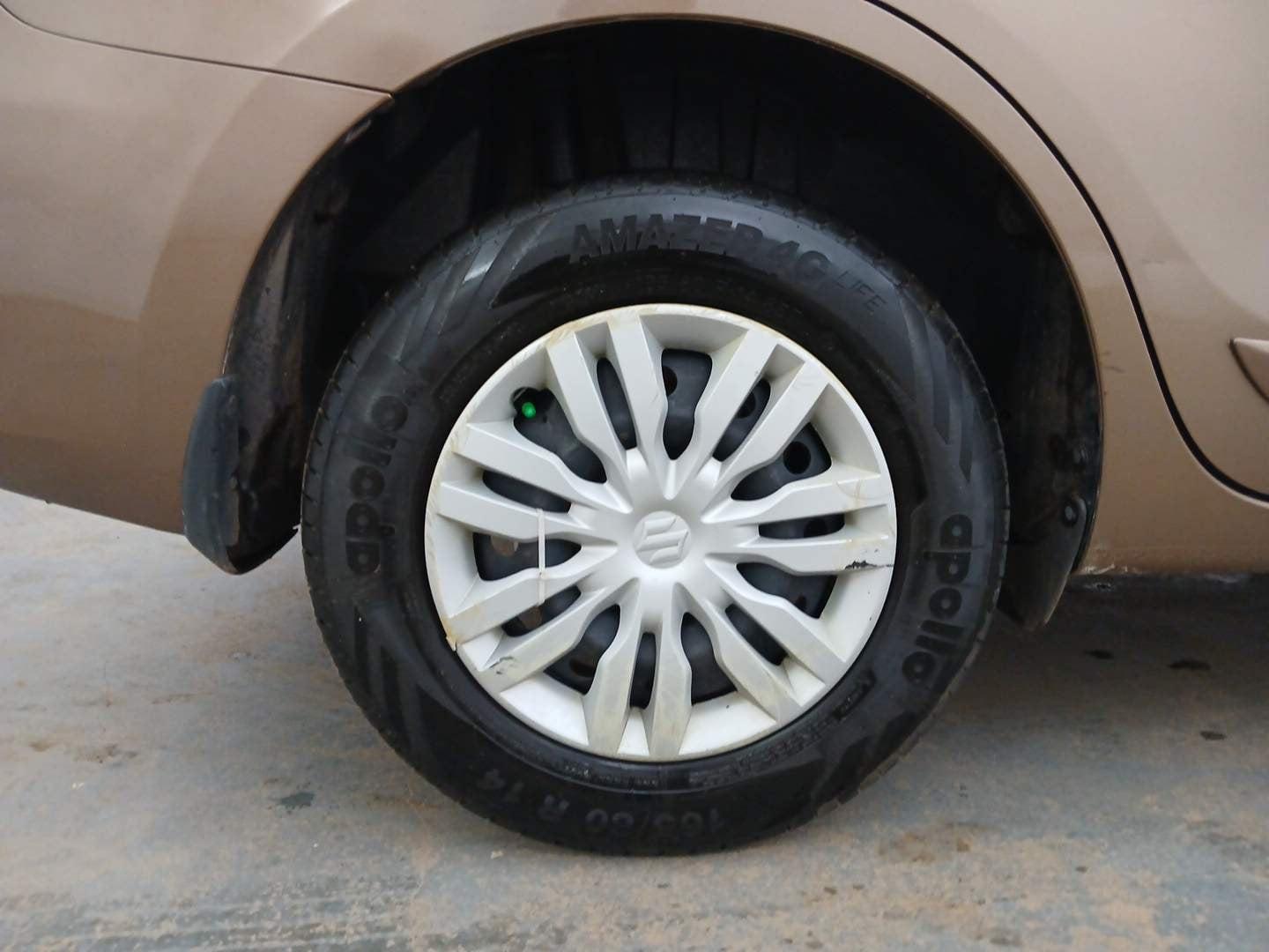 Used 2017 Maruti Suzuki Dzire VXi Petrol Manual tyres RIGHT REAR TYRE RIM VIEW