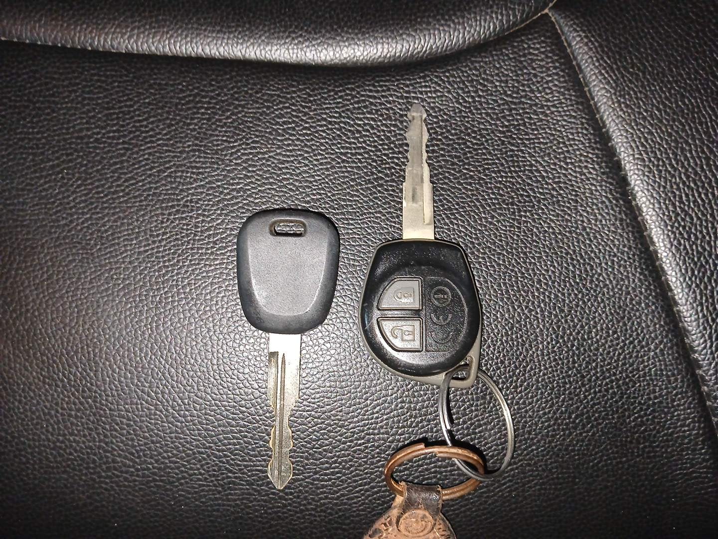 Used 2017 Maruti Suzuki Dzire VXi Petrol Manual extra CAR KEY VIEW