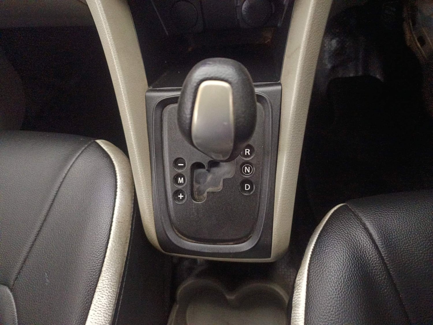 Used 2014 Maruti Suzuki Celerio VXi AMT Petrol Automatic interior GEAR  KNOB VIEW