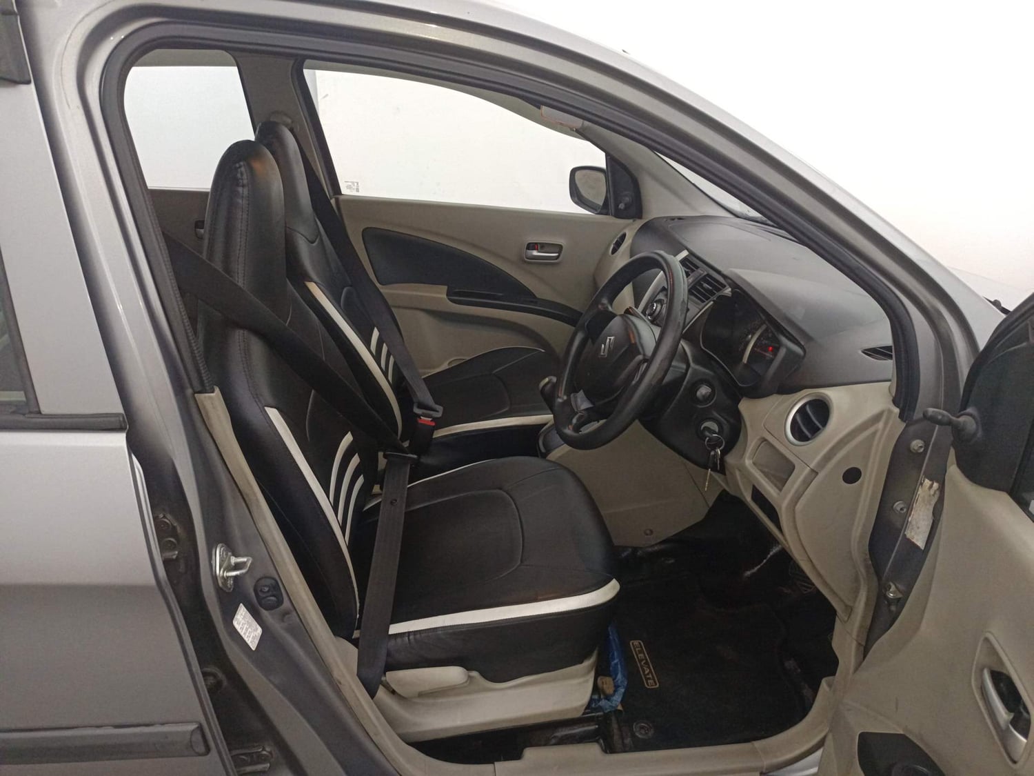 Used 2014 Maruti Suzuki Celerio VXi AMT Petrol Automatic interior RIGHT SIDE FRONT DOOR CABIN VIEW