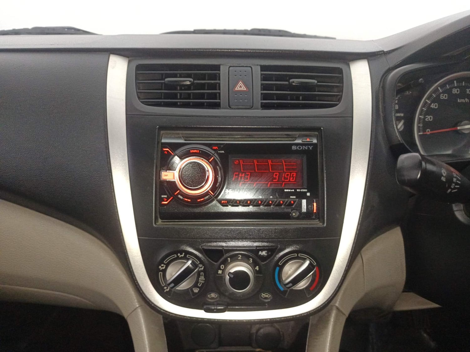 Used 2014 Maruti Suzuki Celerio VXi AMT Petrol Automatic interior MUSIC SYSTEM & AC CONTROL VIEW