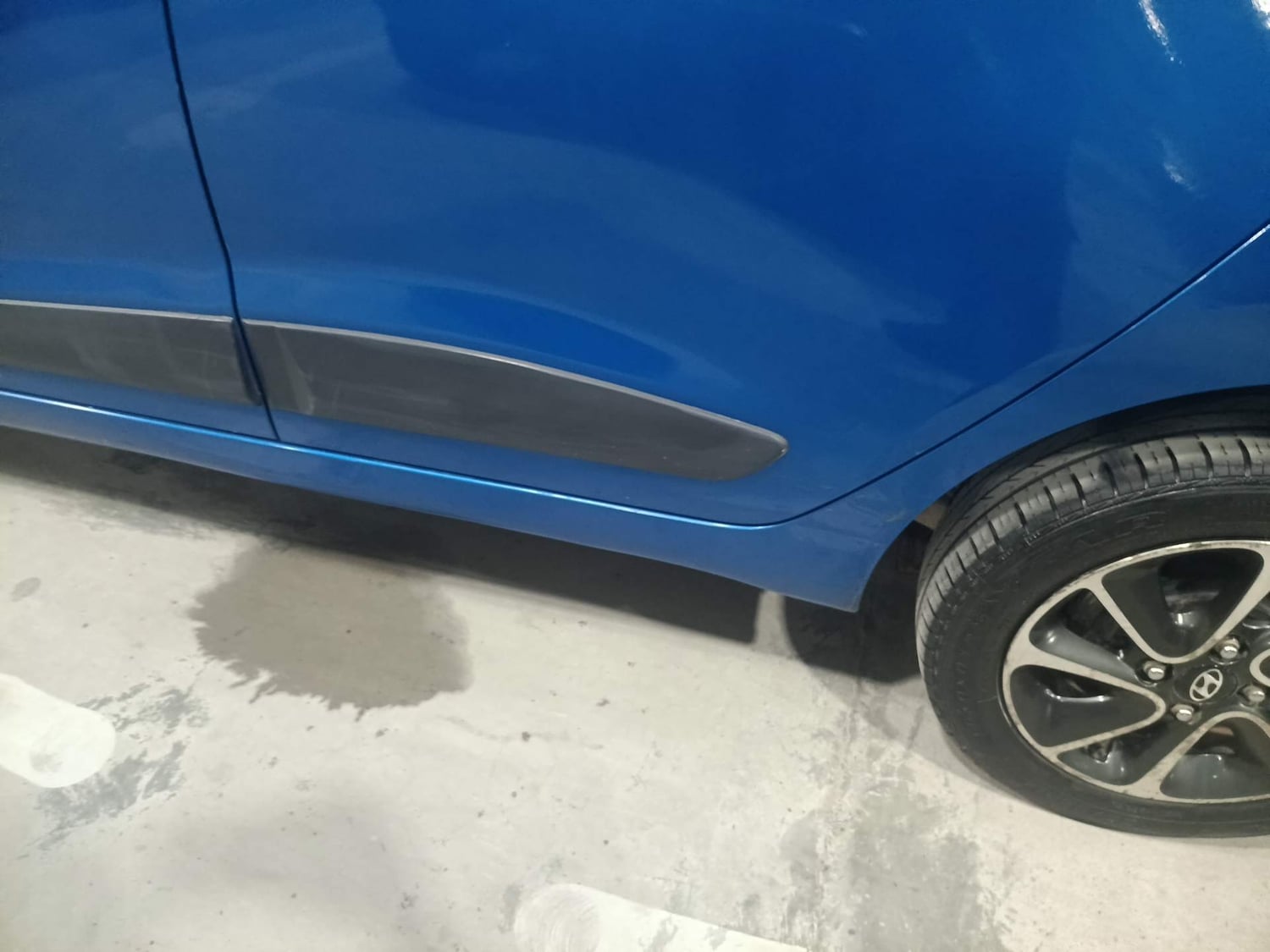 Used 2019 Hyundai Grand i10 Sportz AT 1.2 Kappa VTVT Petrol Automatic dents MINOR SCRATCH