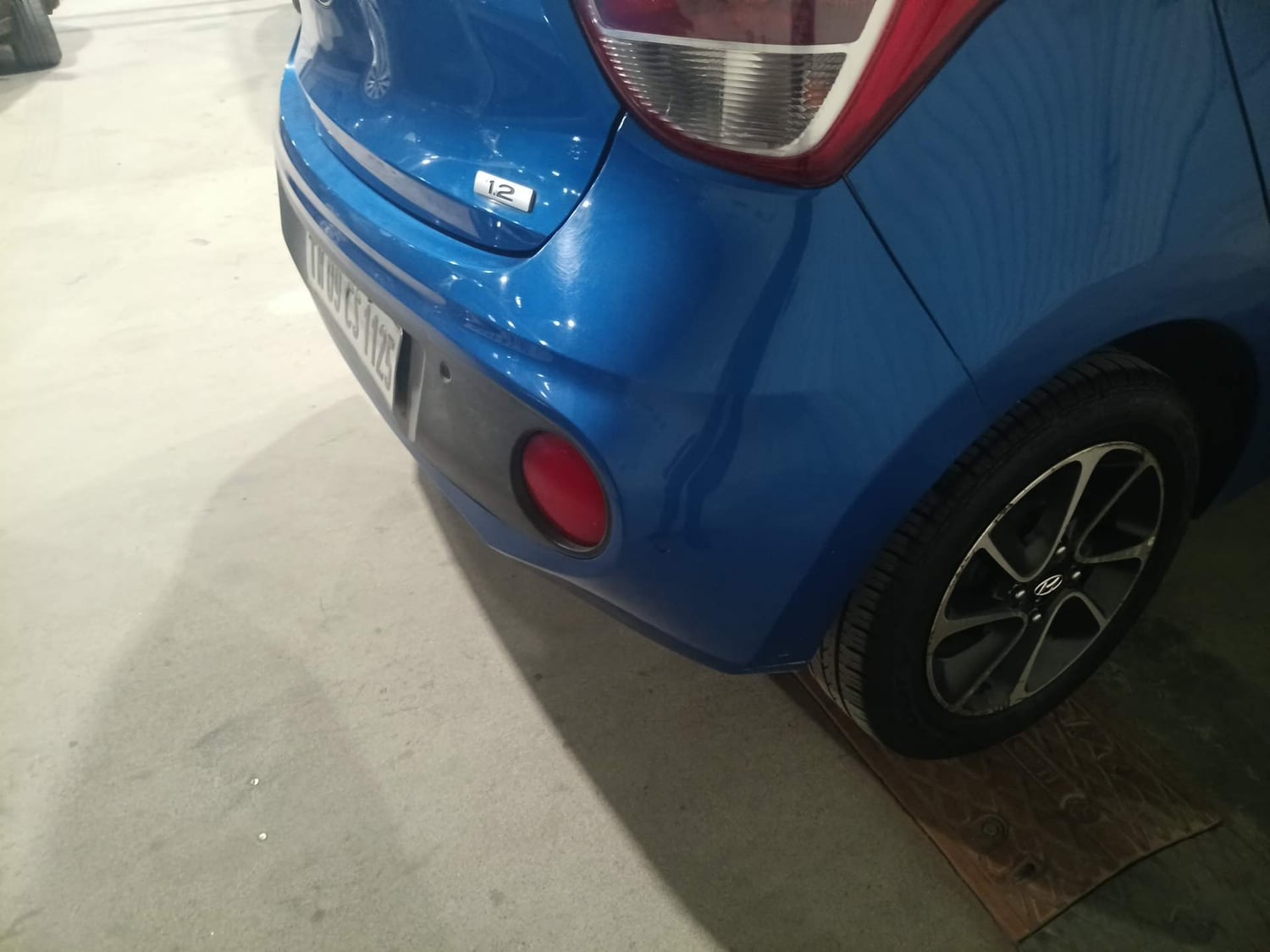 Used 2019 Hyundai Grand i10 Sportz AT 1.2 Kappa VTVT Petrol Automatic dents MINOR SCRATCH