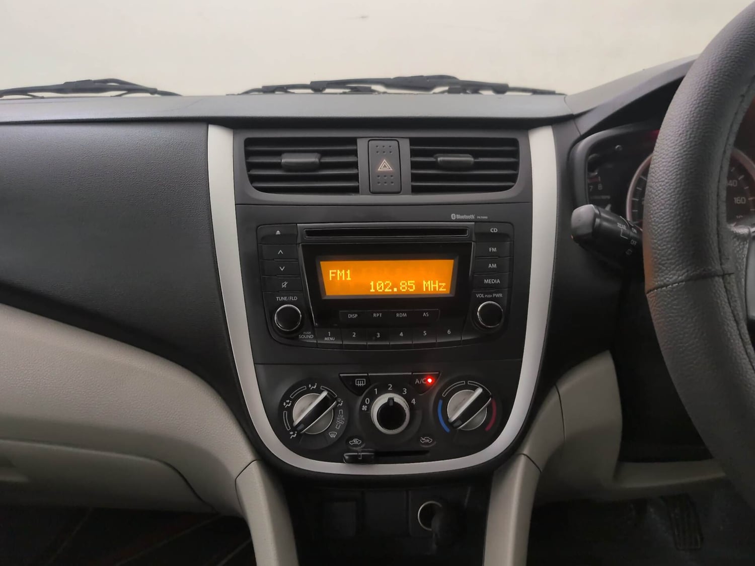 Used 2016 Maruti Suzuki Celerio ZXi AMT Petrol Automatic interior MUSIC SYSTEM & AC CONTROL VIEW