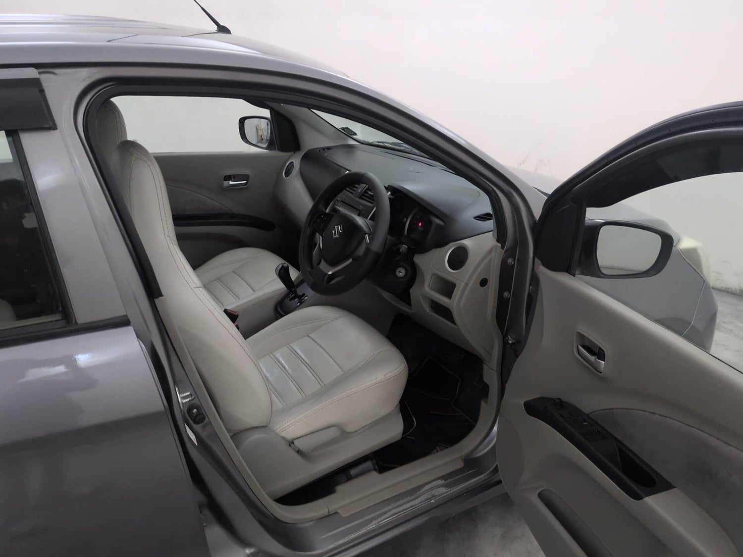 Used 2016 Maruti Suzuki Celerio ZXi AMT Petrol Automatic interior RIGHT SIDE FRONT DOOR CABIN VIEW