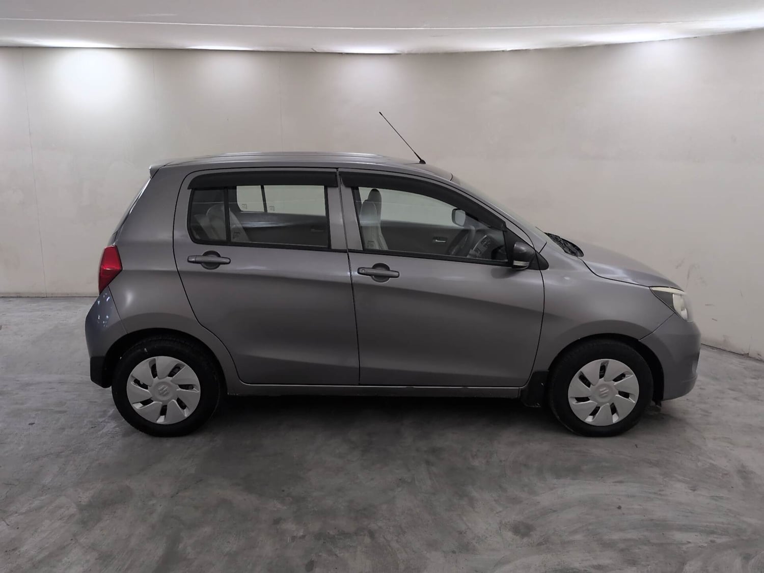 Used 2016 Maruti Suzuki Celerio ZXi AMT Petrol Automatic exterior RIGHT SIDE VIEW