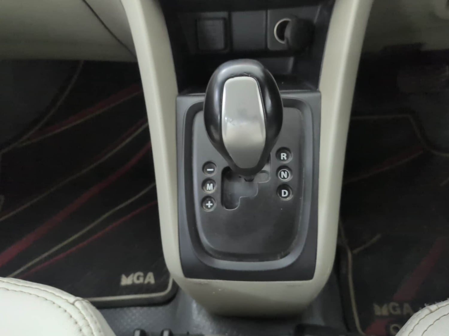 Used 2016 Maruti Suzuki Celerio ZXi AMT Petrol Automatic interior GEAR  KNOB VIEW
