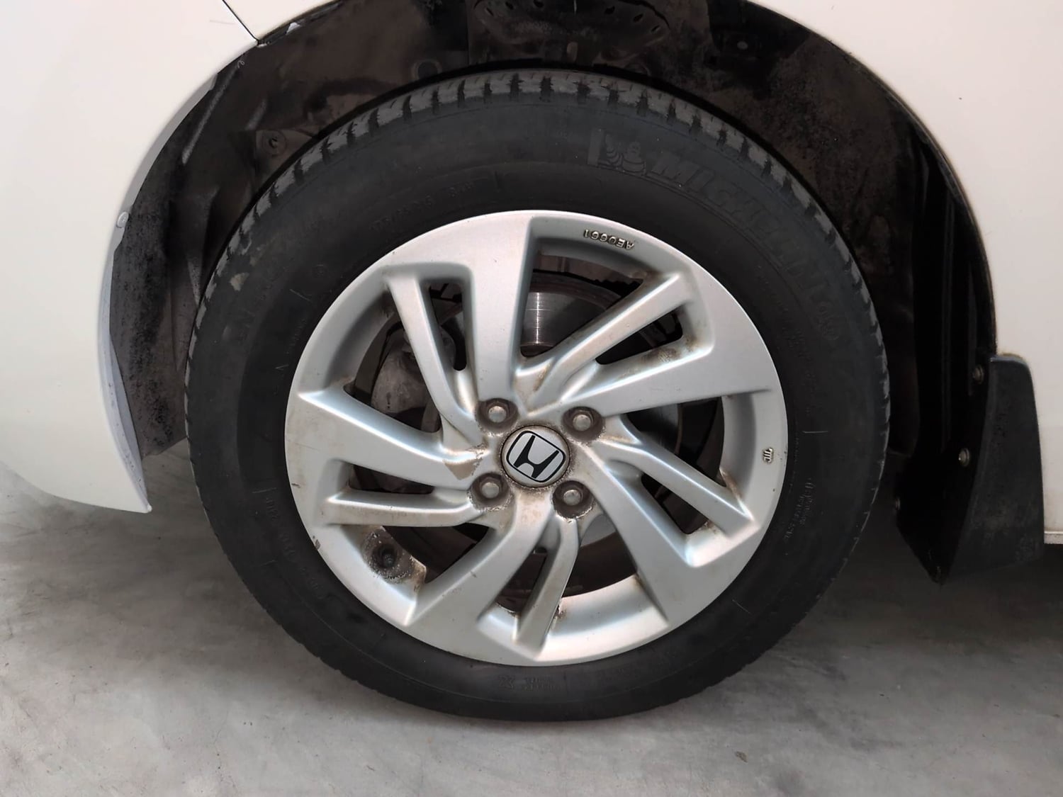 Used 2015 Honda Jazz V AT Petrol Petrol Automatic tyres LEFT FRONT TYRE RIM VIEW
