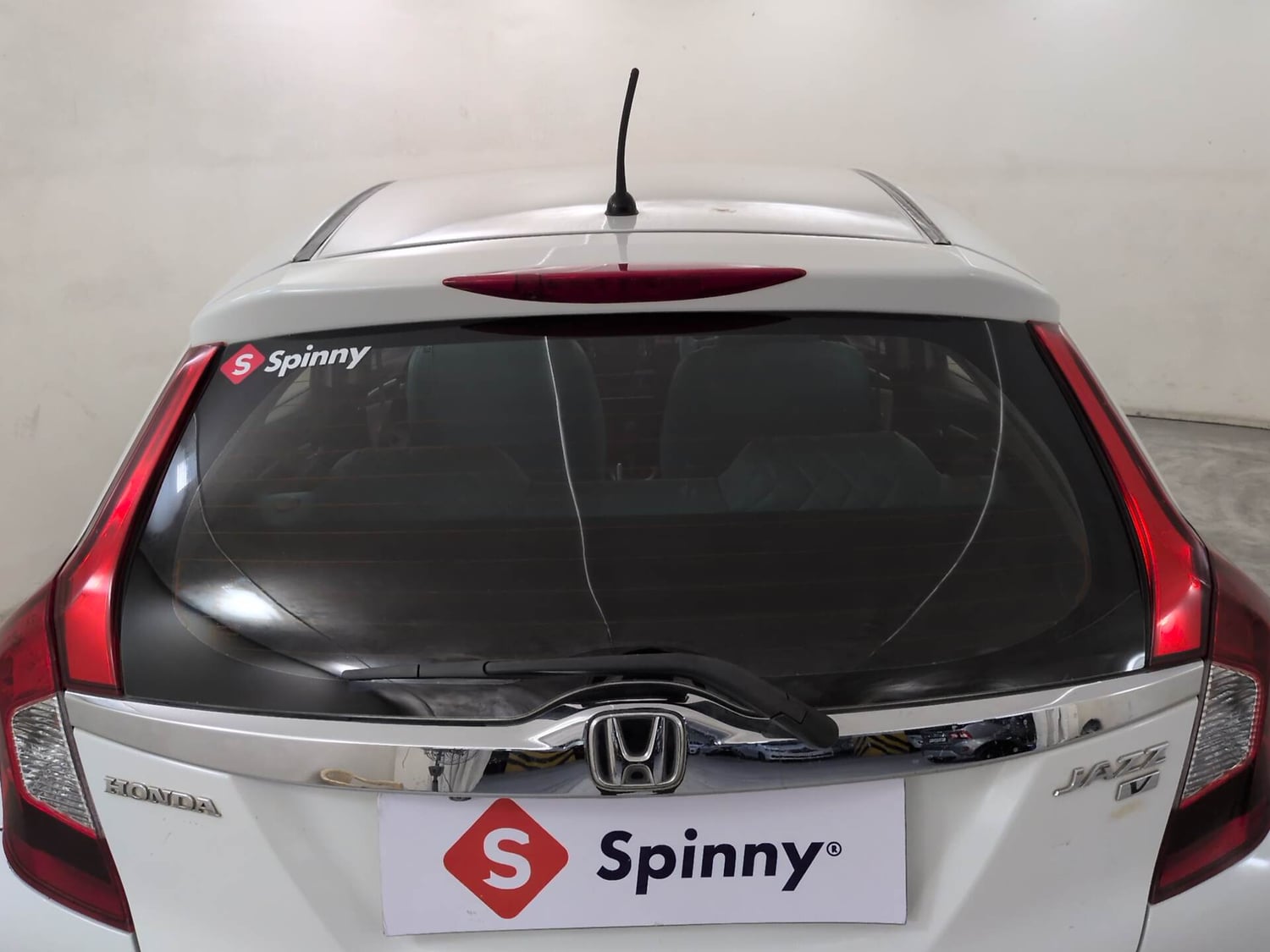 Used 2015 Honda Jazz V AT Petrol Petrol Automatic exterior BACK WINDSHIELD VIEW