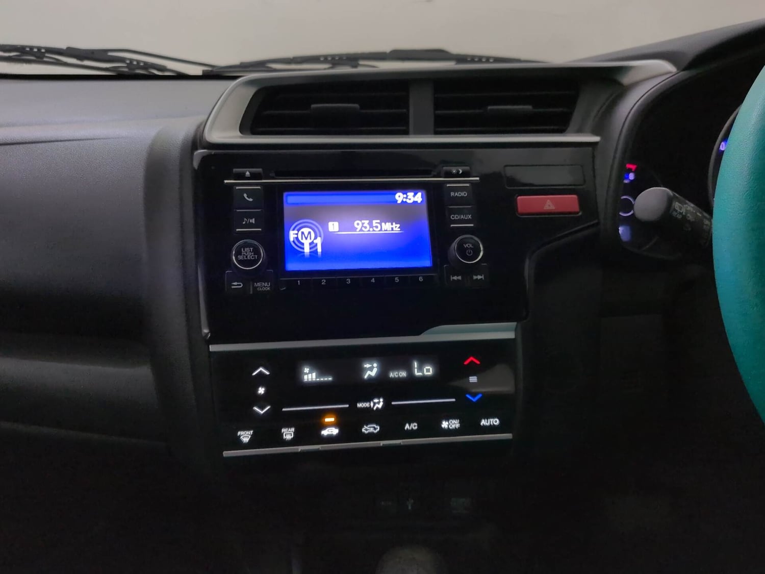 Used 2015 Honda Jazz V AT Petrol Petrol Automatic interior MUSIC SYSTEM & AC CONTROL VIEW