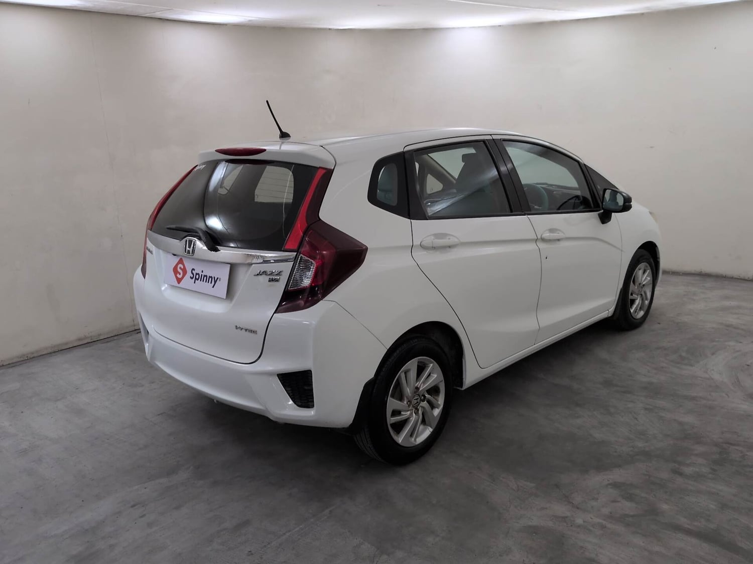 Used 2015 Honda Jazz V AT Petrol Petrol Automatic exterior RIGHT REAR CORNER VIEW