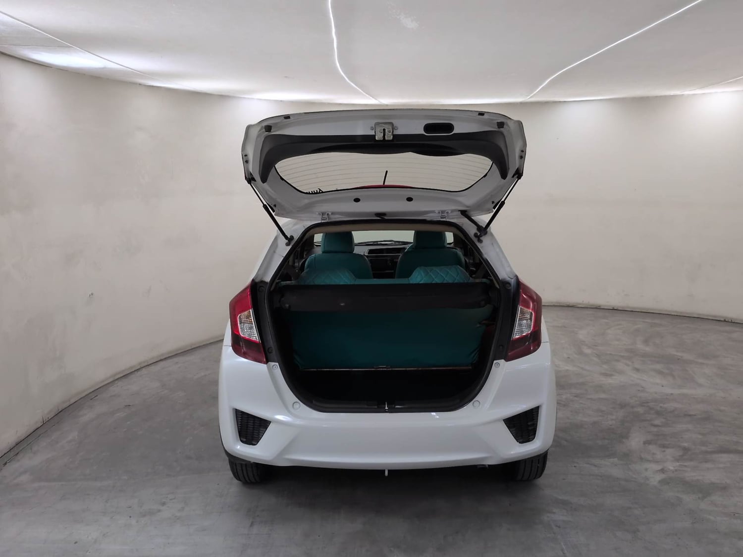 Used 2015 Honda Jazz V AT Petrol Petrol Automatic interior DICKY DOOR OPEN VIEW