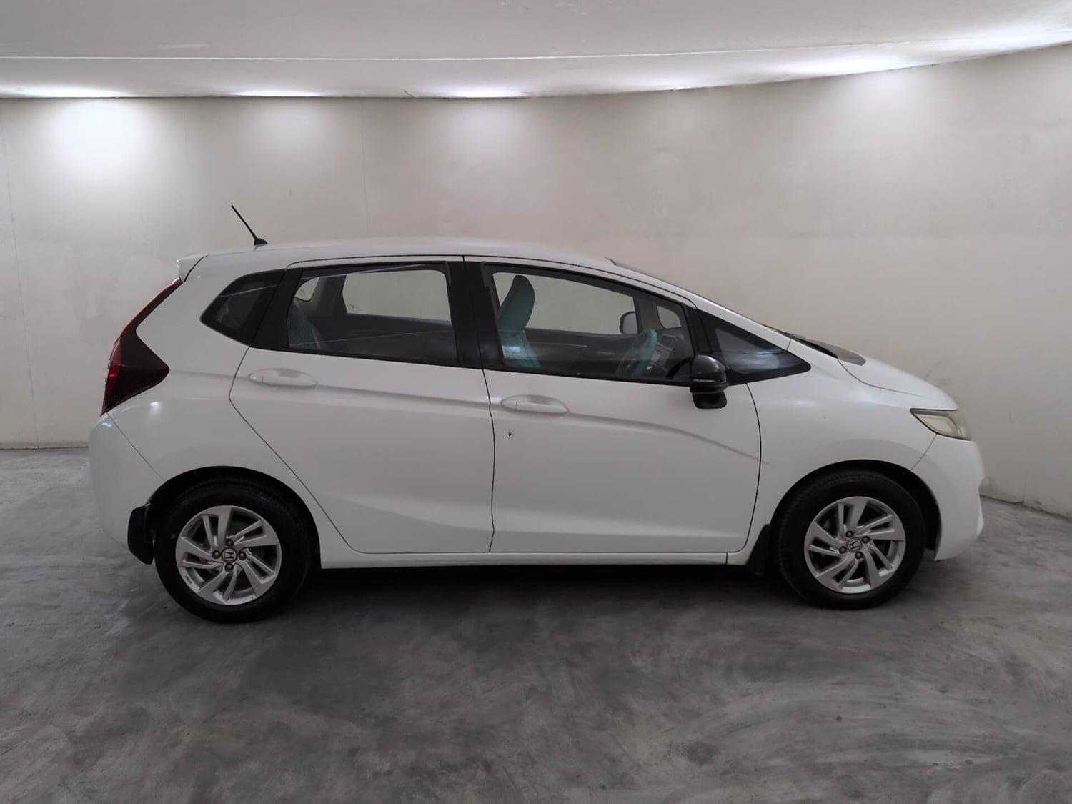 Used 2015 Honda Jazz V AT Petrol Petrol Automatic exterior RIGHT SIDE VIEW
