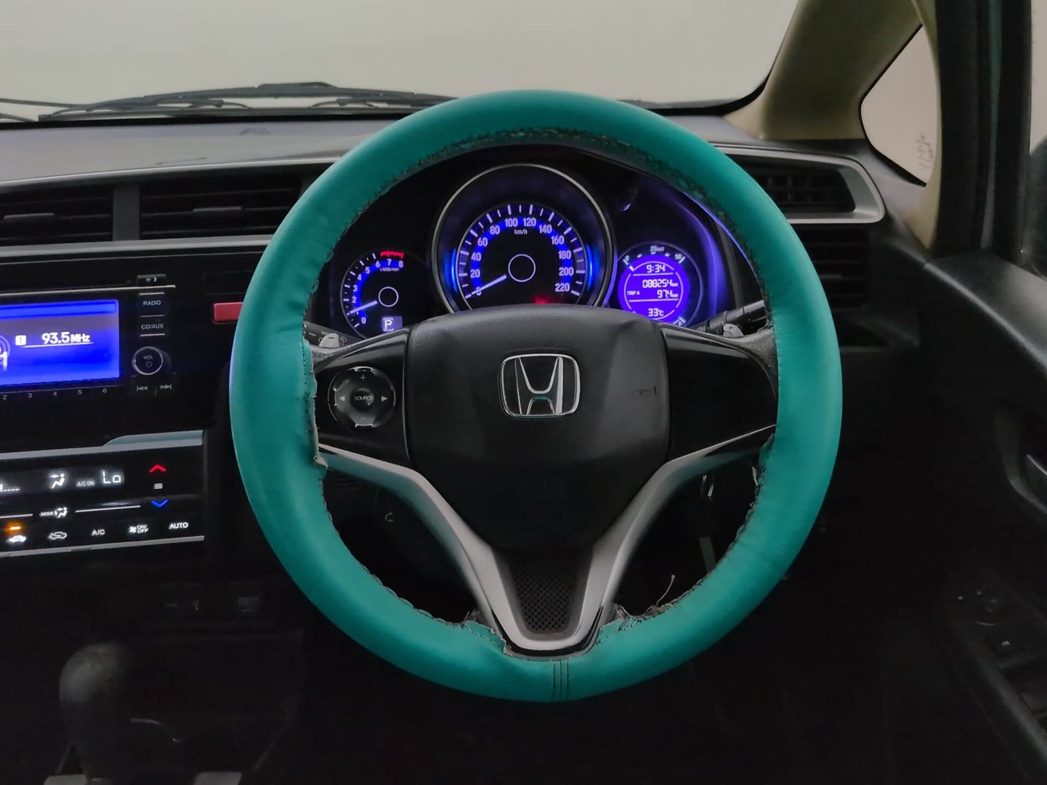 Used 2015 Honda Jazz V AT Petrol Petrol Automatic interior STEERING VIEW