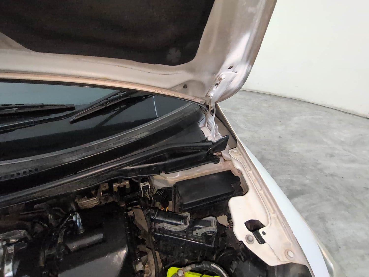 Used 2015 Honda Jazz V AT Petrol Petrol Automatic engine ENGINE LEFT SIDE HINGE & APRON VIEW