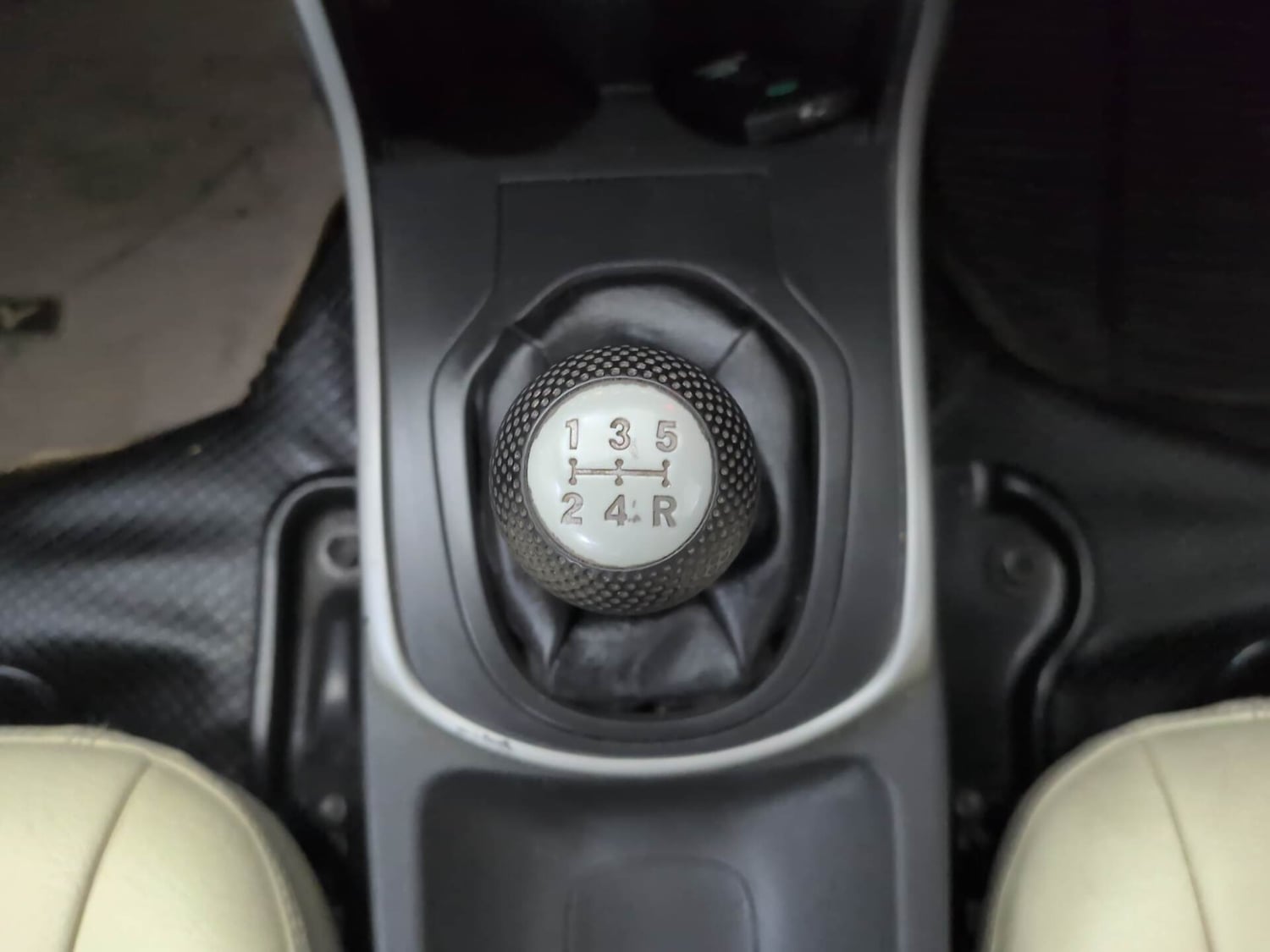 Used 2022 Honda City 4th Generation V Petrol Petrol Manual interior GEAR  KNOB VIEW