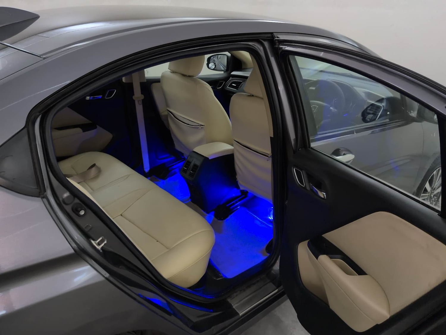 Used 2022 Honda City 4th Generation V Petrol Petrol Manual interior RIGHT SIDE REAR DOOR CABIN VIEW