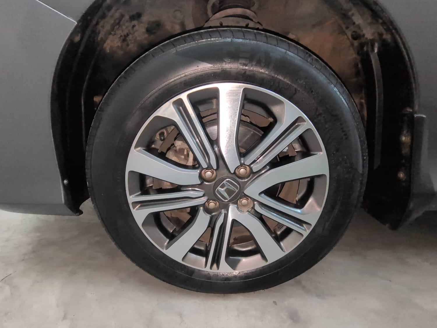 Used 2022 Honda City 4th Generation V Petrol Petrol Manual tyres LEFT FRONT TYRE RIM VIEW