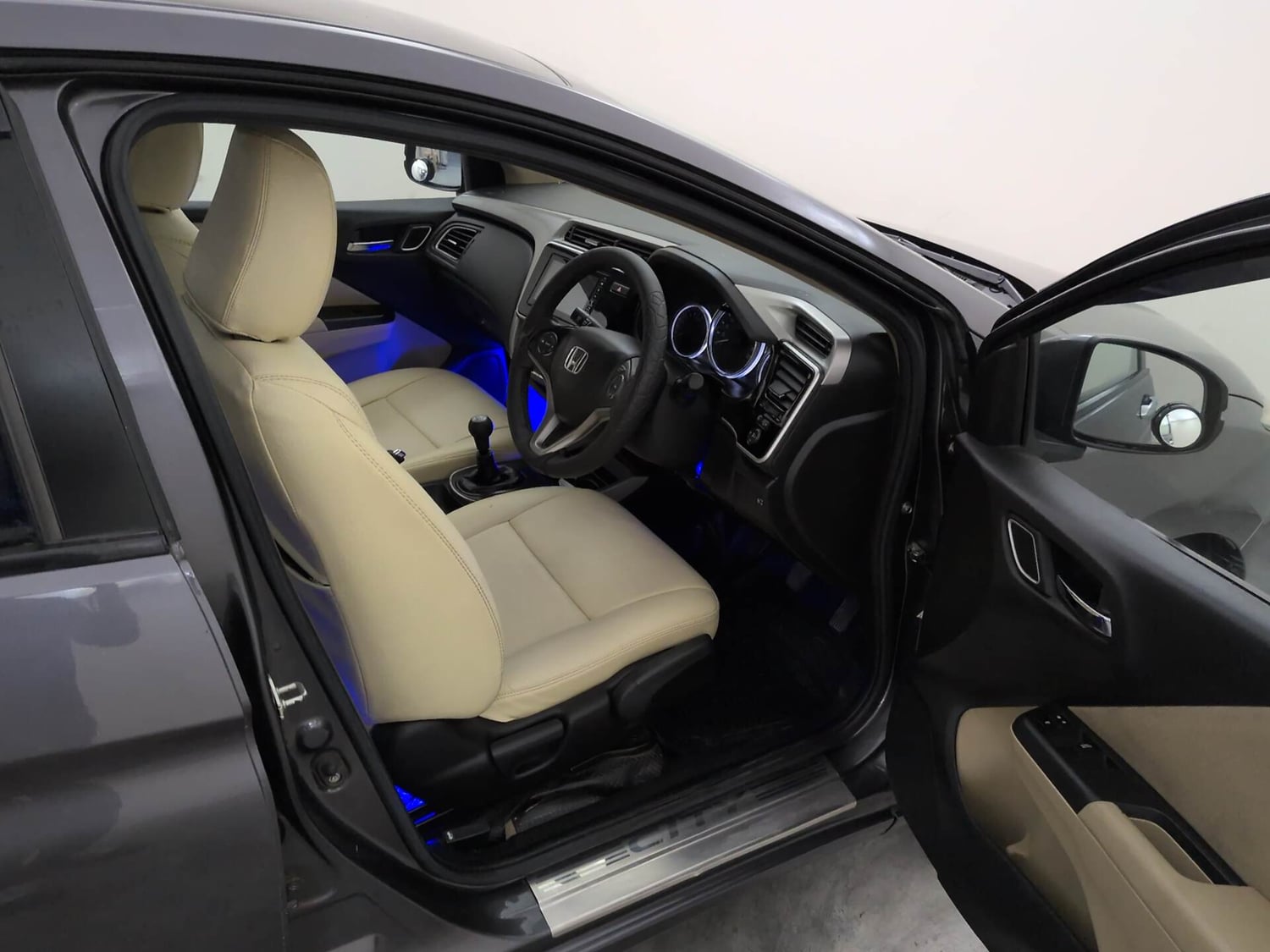 Used 2022 Honda City 4th Generation V Petrol Petrol Manual interior RIGHT SIDE FRONT DOOR CABIN VIEW