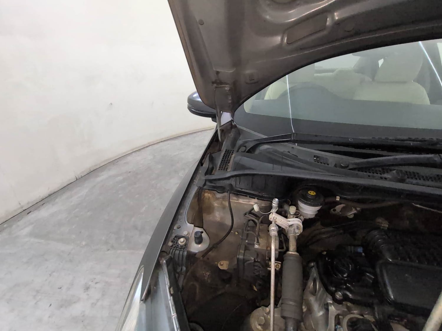 Used 2022 Honda City 4th Generation V Petrol Petrol Manual engine ENGINE RIGHT SIDE HINGE & APRON VIEW