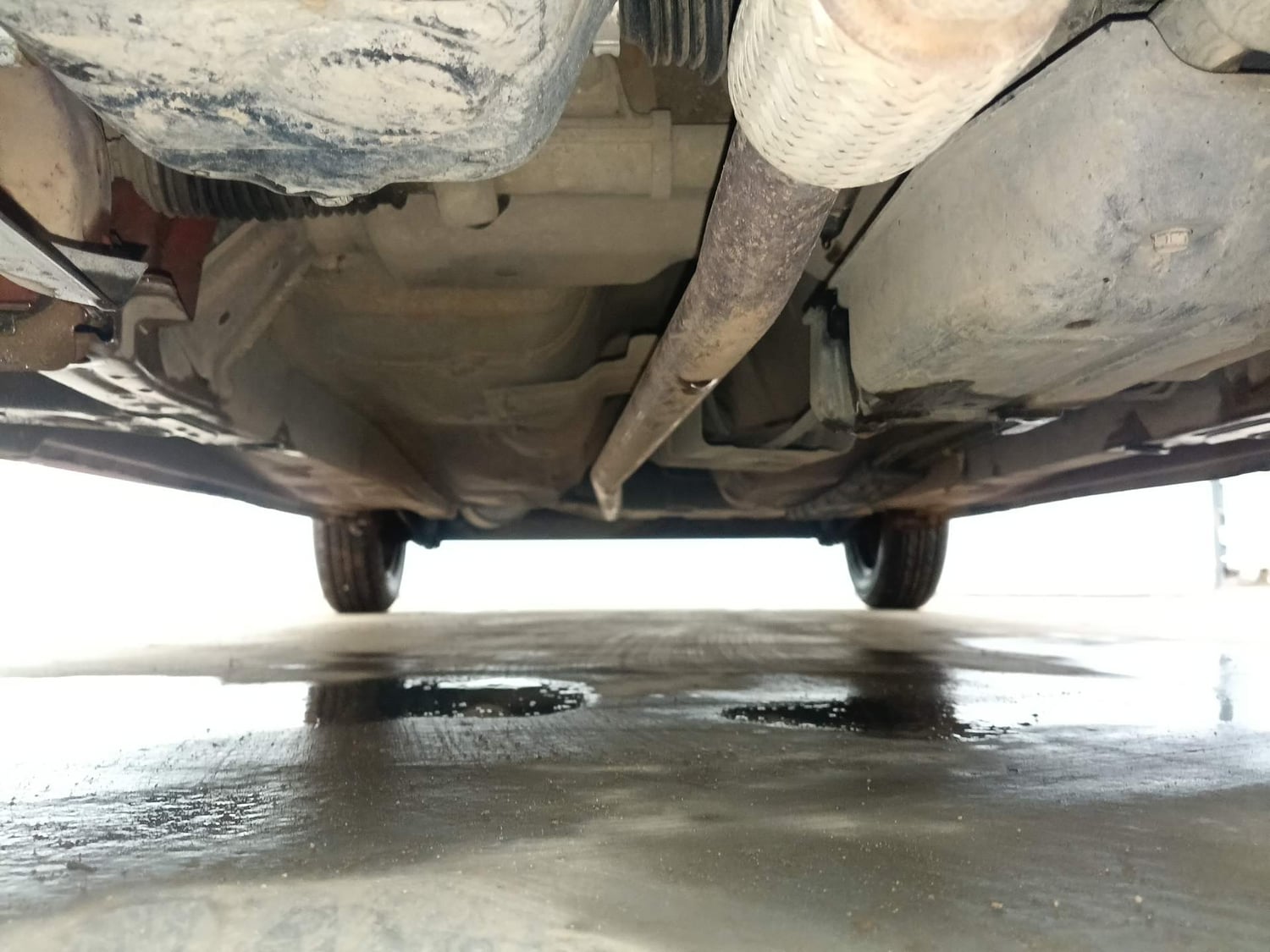 Used 2015 Hyundai Eon Magna + Petrol Manual extra FRONT LEFT UNDERBODY VIEW