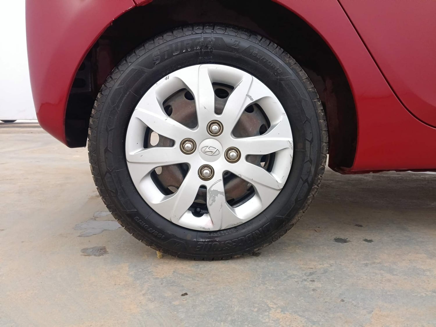 Used 2015 Hyundai Eon Magna + Petrol Manual tyres RIGHT REAR TYRE RIM VIEW