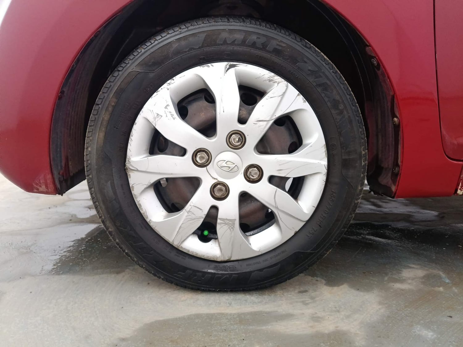 Used 2015 Hyundai Eon Magna + Petrol Manual tyres LEFT FRONT TYRE RIM VIEW