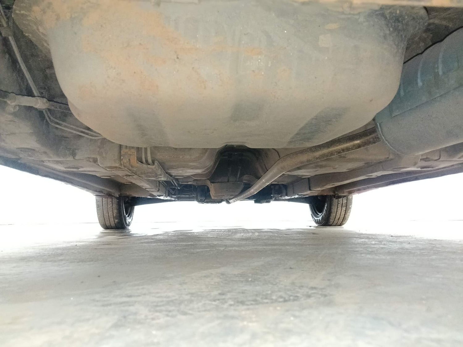 Used 2015 Hyundai Eon Magna + Petrol Manual extra REAR UNDERBODY VIEW (TAKEN FROM REAR)