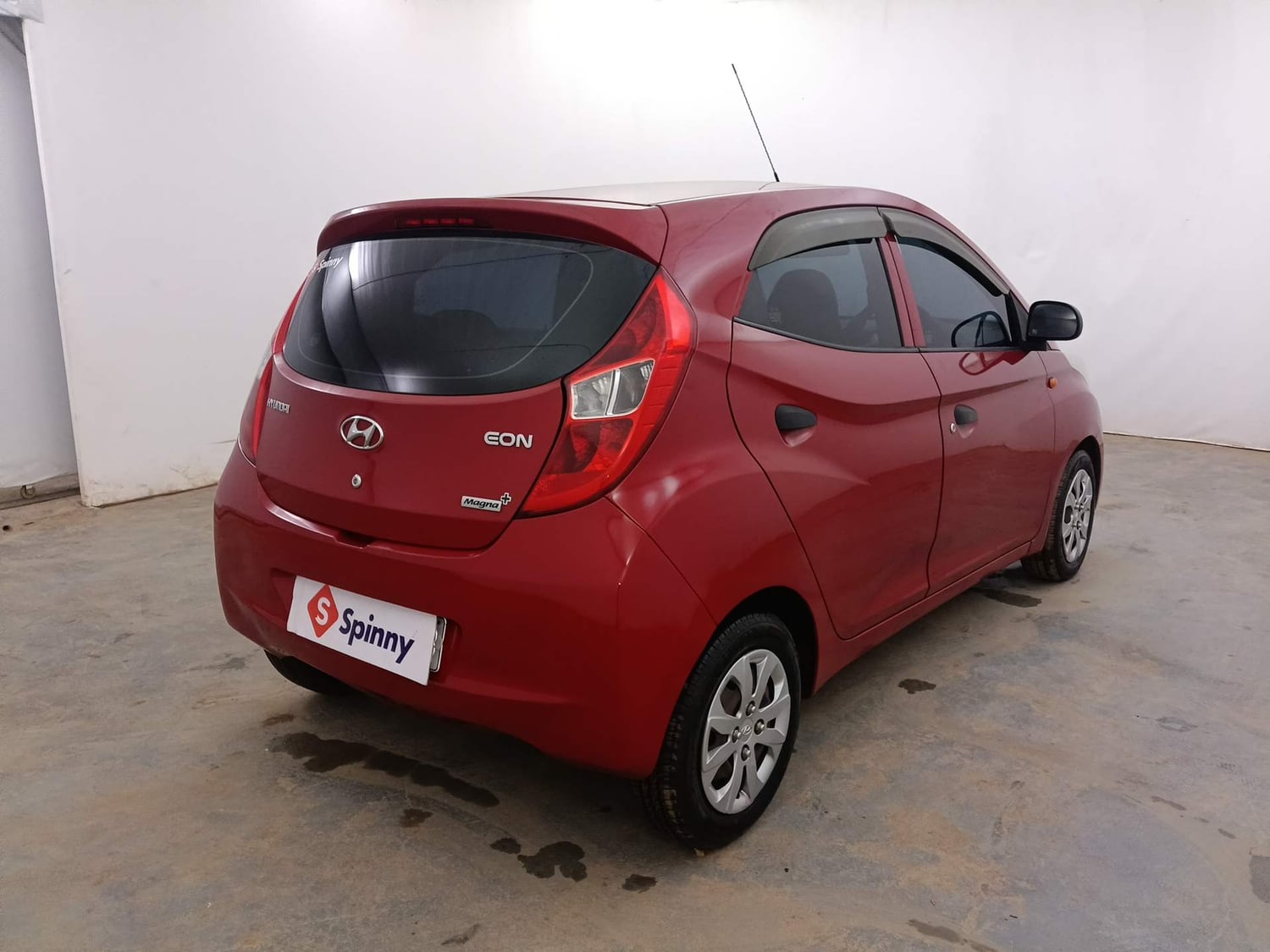 Used 2015 Hyundai Eon Magna + Petrol Manual exterior RIGHT REAR CORNER VIEW