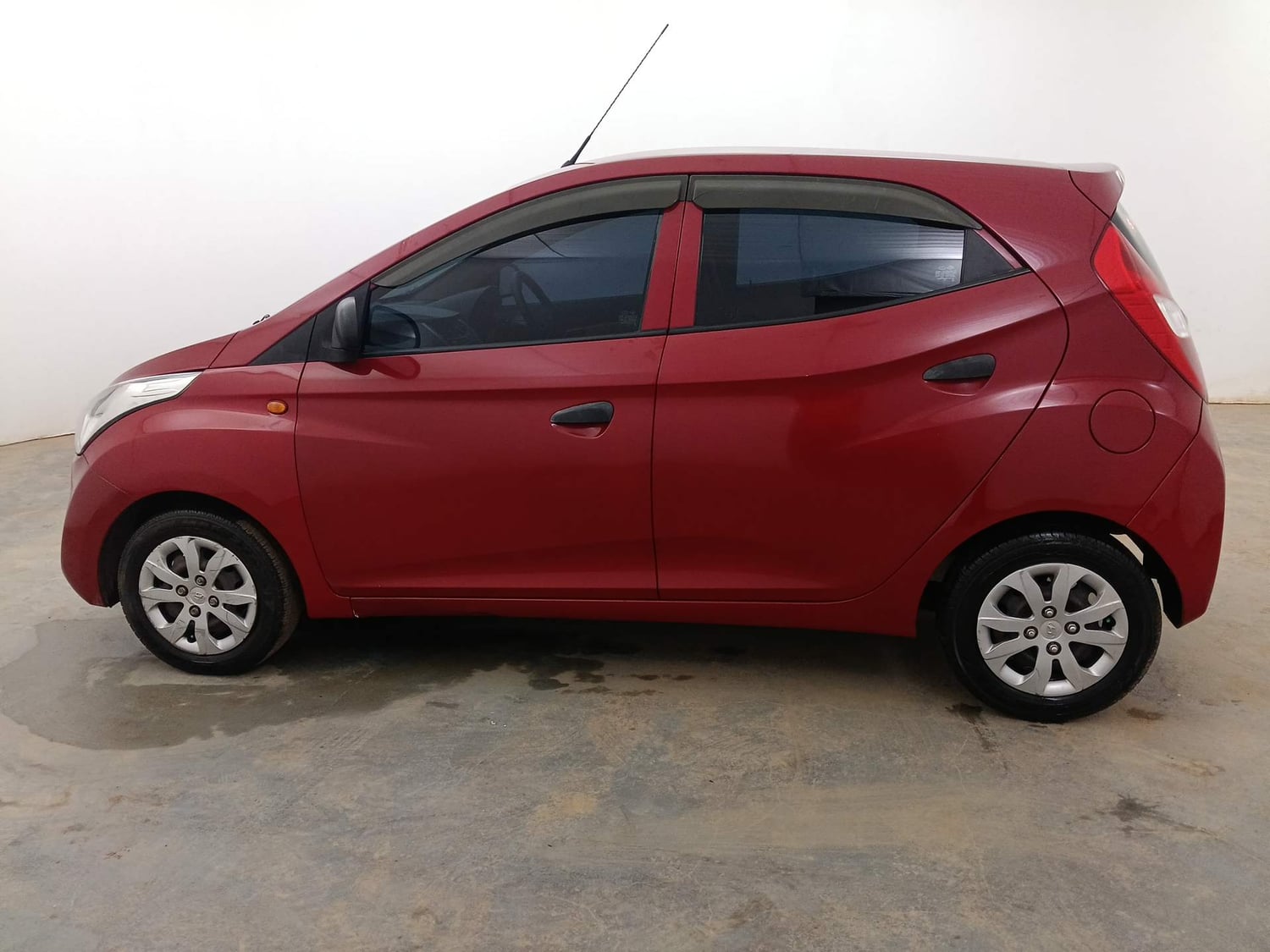 Used 2015 Hyundai Eon Magna + Petrol Manual exterior LEFT SIDE VIEW