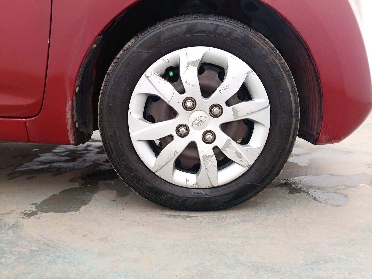 Used 2015 Hyundai Eon Magna + Petrol Manual tyres RIGHT FRONT TYRE RIM VIEW