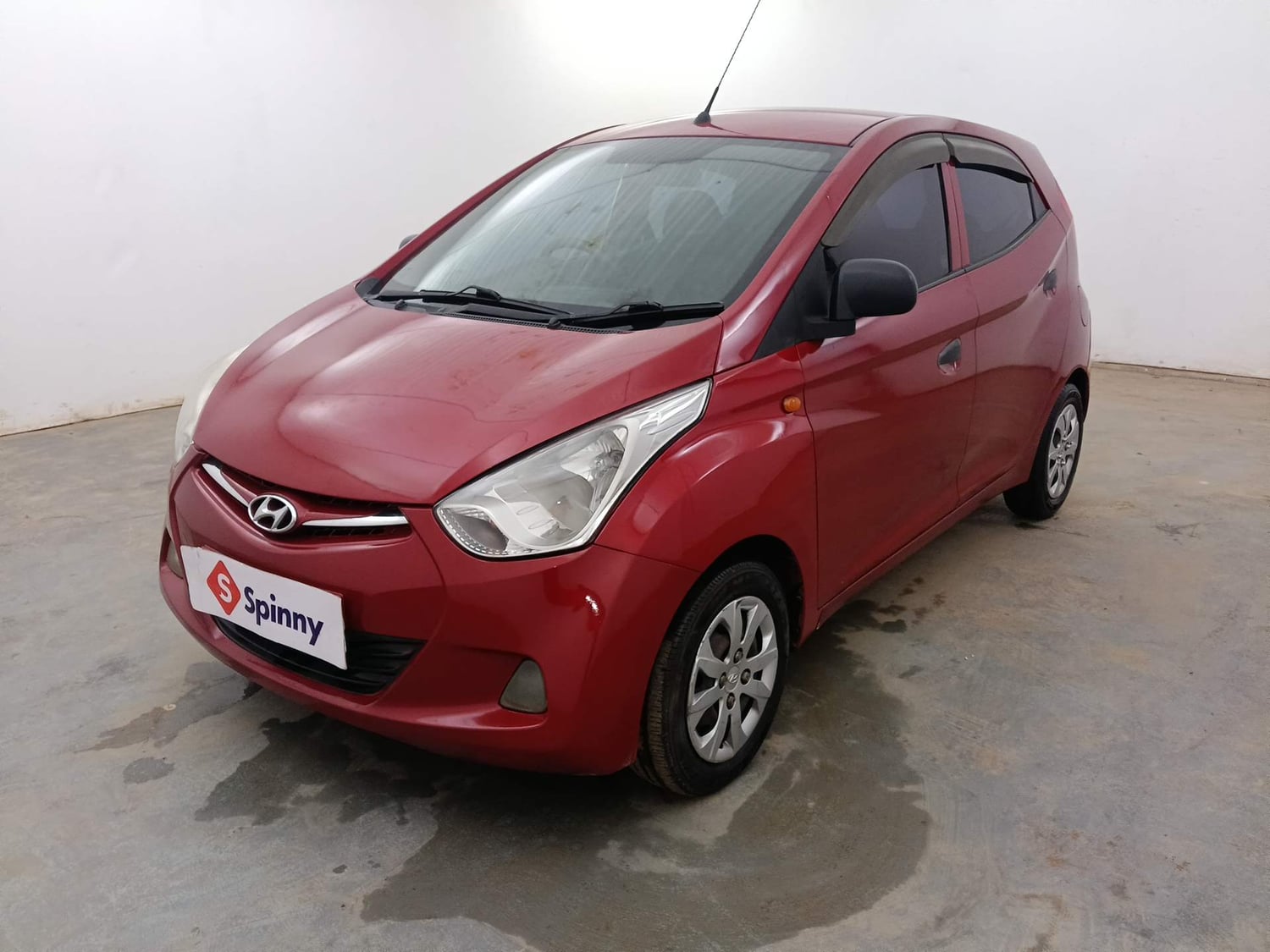 Used 2015 Hyundai Eon Magna + Petrol Manual exterior LEFT FRONT CORNER VIEW
