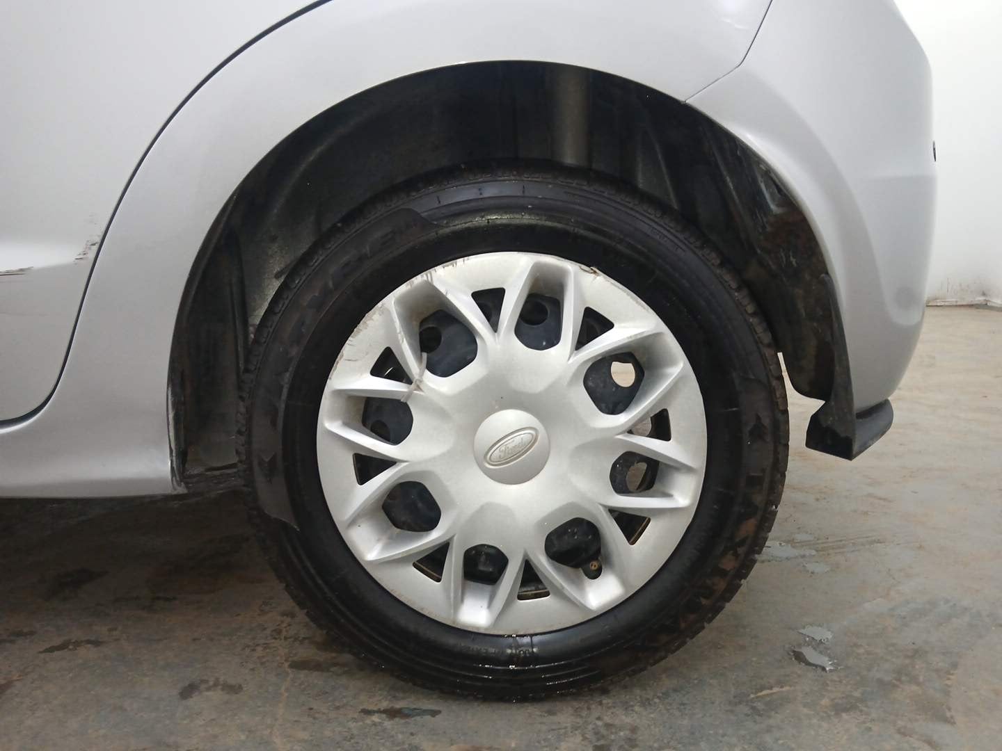 Used 2016 Ford Figo Trend 1.2 Ti-VCT Petrol Manual tyres LEFT REAR TYRE RIM VIEW