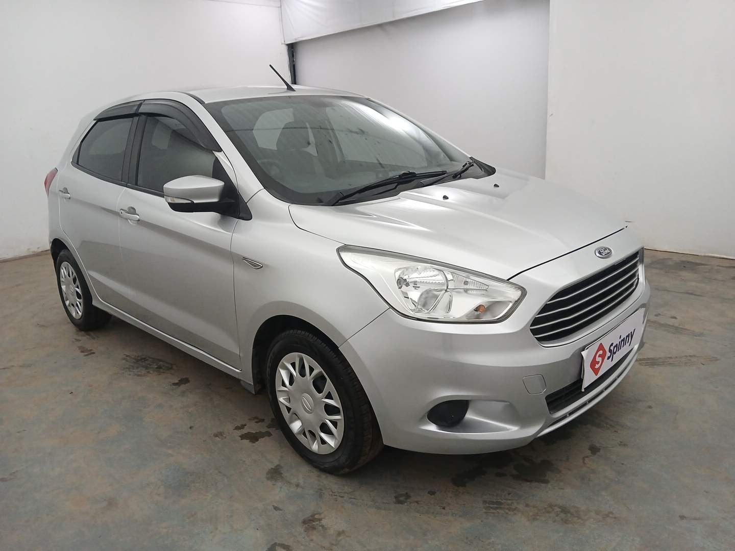 Used 2016 Ford Figo Trend 1.2 Ti-VCT Petrol Manual exterior RIGHT FRONT CORNER VIEW