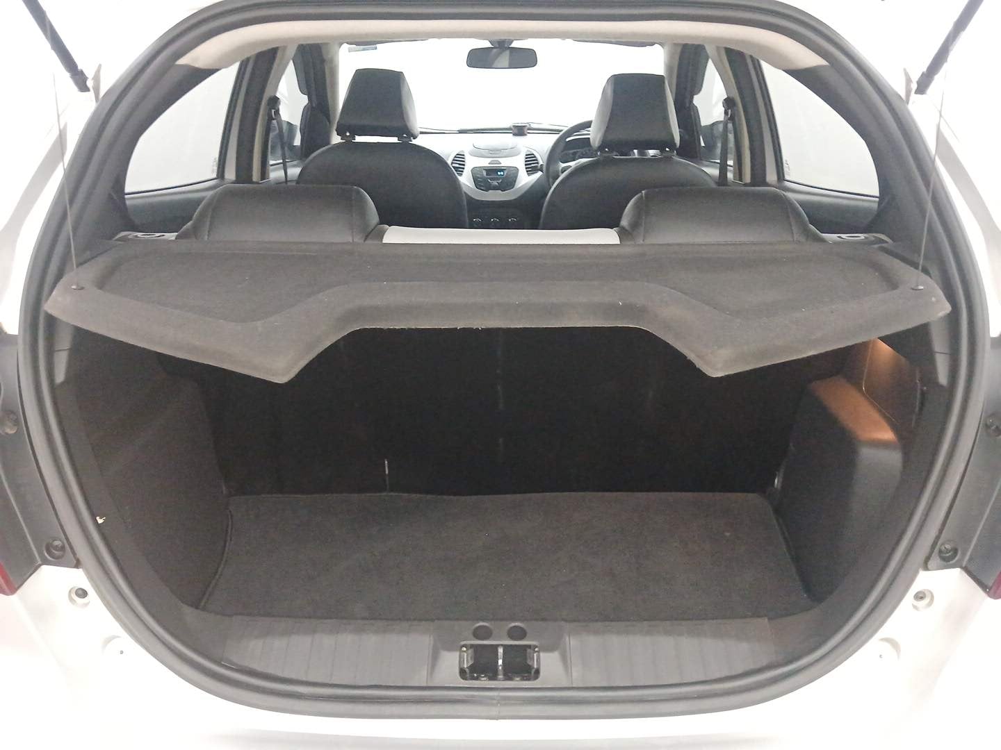 Used 2016 Ford Figo Trend 1.2 Ti-VCT Petrol Manual interior DICKY INSIDE VIEW
