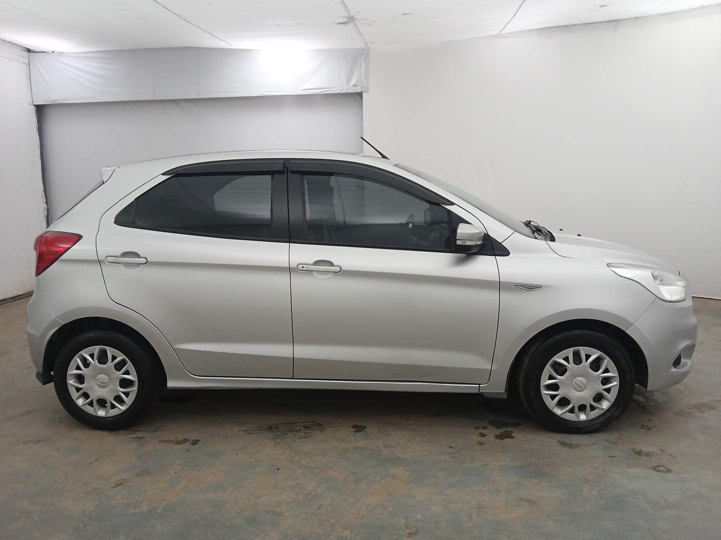 Used 2016 Ford Figo Trend 1.2 Ti-VCT Petrol Manual exterior RIGHT SIDE VIEW