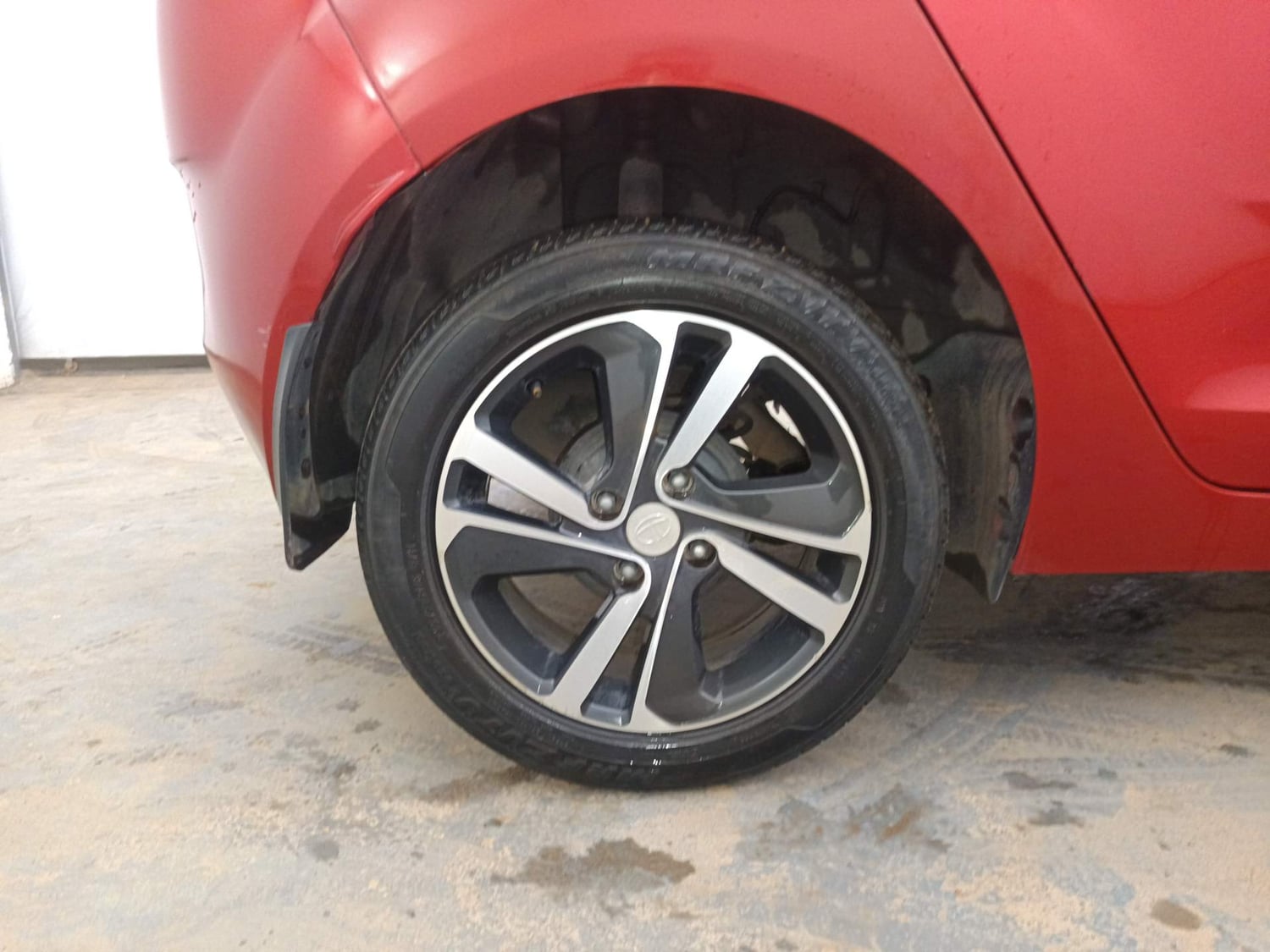 Used 2021 Tata Altroz XZ i-Turbo Petrol Petrol Manual tyres RIGHT REAR TYRE RIM VIEW