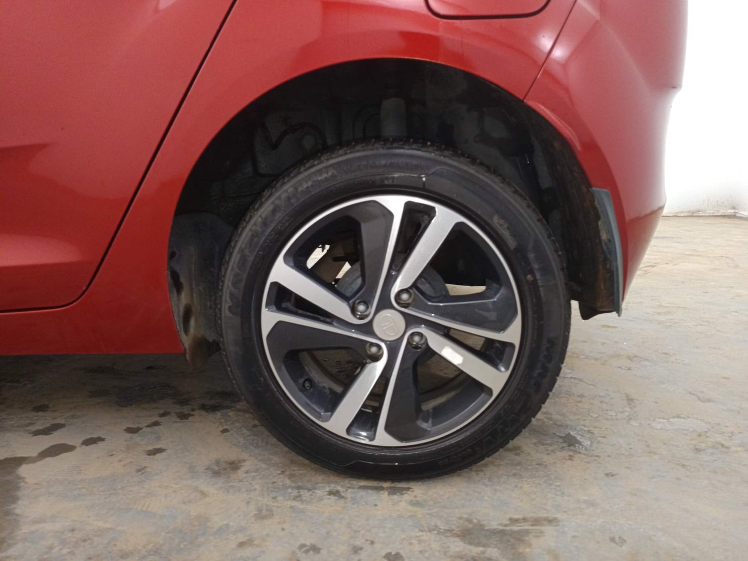 Used 2021 Tata Altroz XZ i-Turbo Petrol Petrol Manual tyres LEFT REAR TYRE RIM VIEW