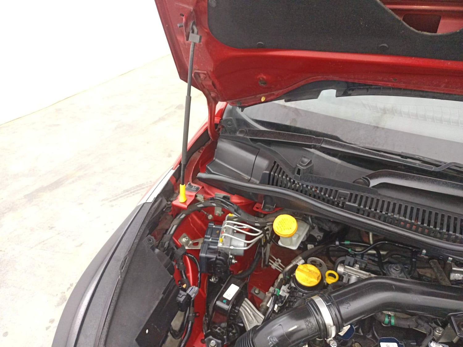 Used 2021 Tata Altroz XZ i-Turbo Petrol Petrol Manual engine ENGINE RIGHT SIDE HINGE & APRON VIEW